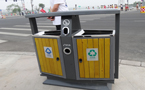 新安装木条分类垃圾桶